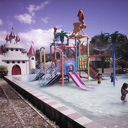 Gazebo Pools And Restaurant 호텔 Cabadbaran 외부 사진