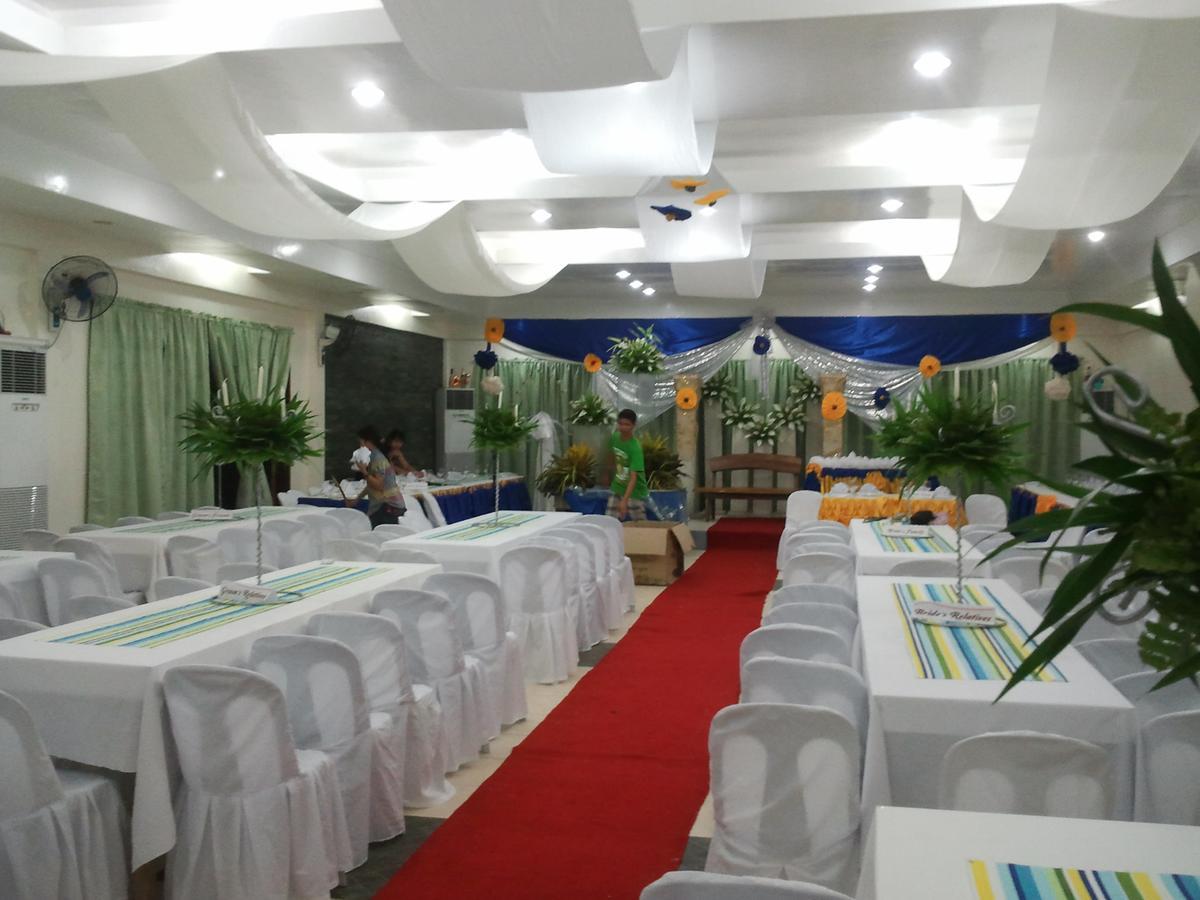 Gazebo Pools And Restaurant 호텔 Cabadbaran 외부 사진