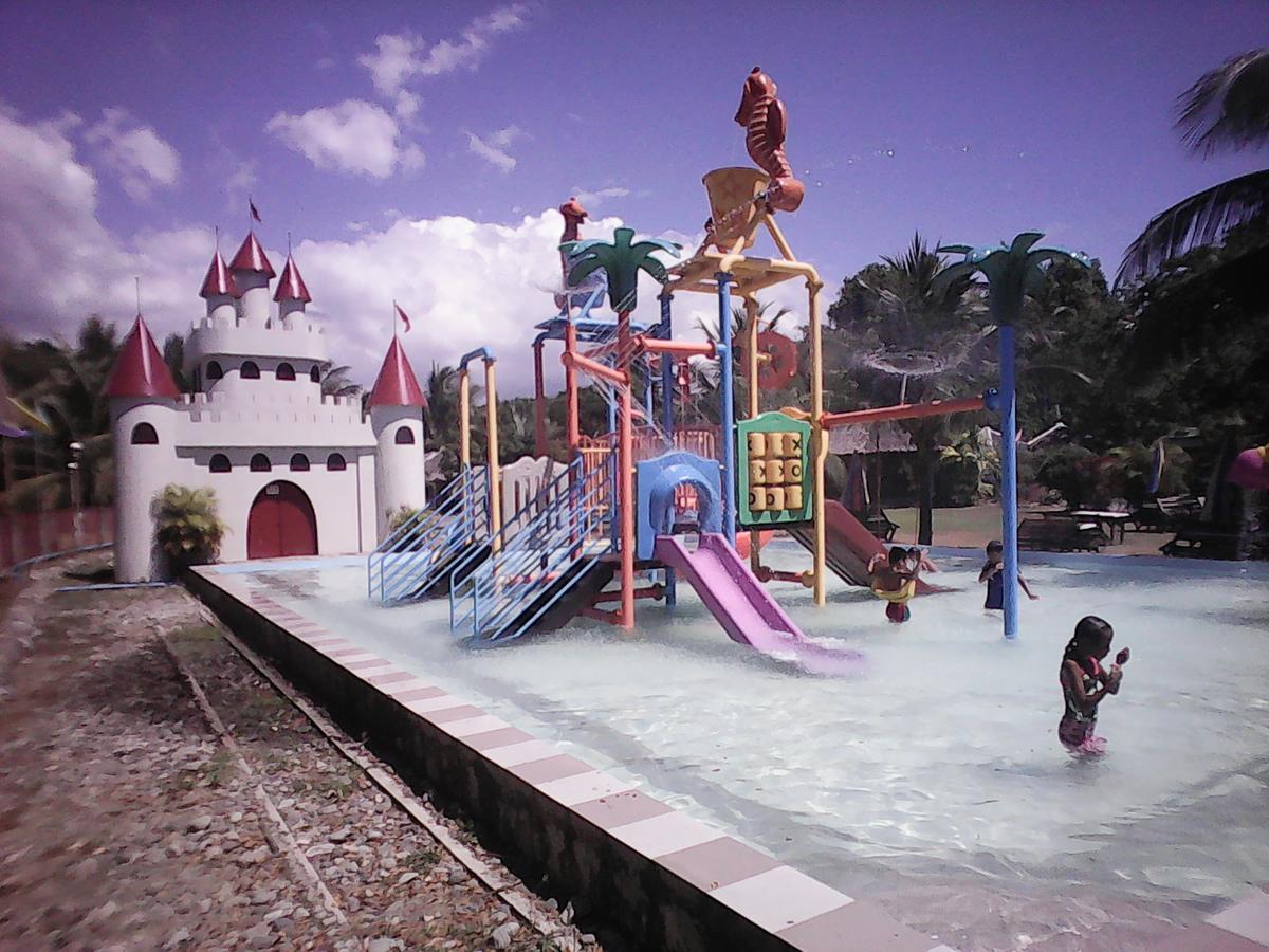 Gazebo Pools And Restaurant 호텔 Cabadbaran 외부 사진