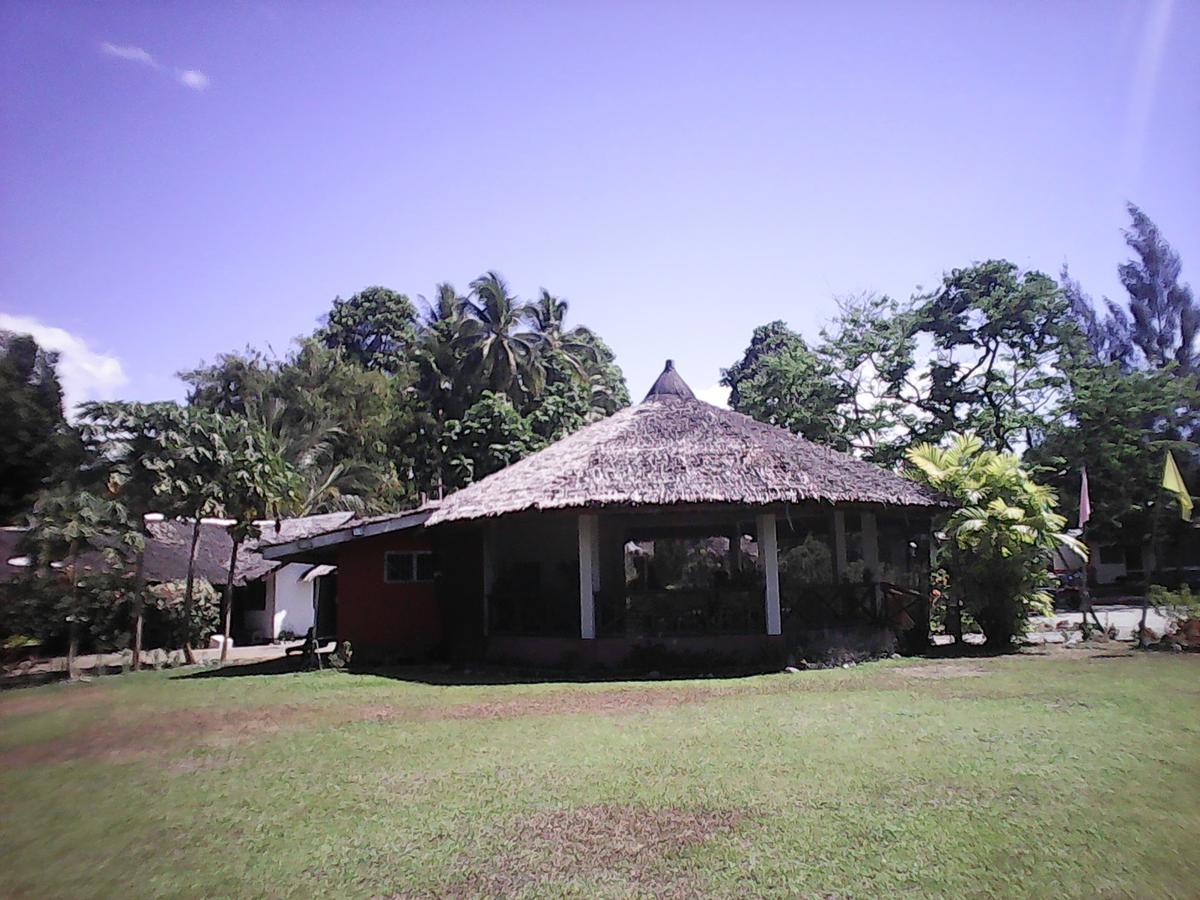 Gazebo Pools And Restaurant 호텔 Cabadbaran 외부 사진