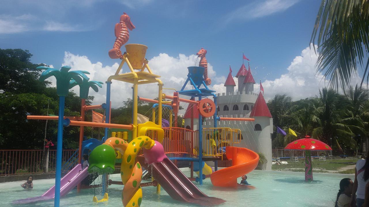 Gazebo Pools And Restaurant 호텔 Cabadbaran 외부 사진